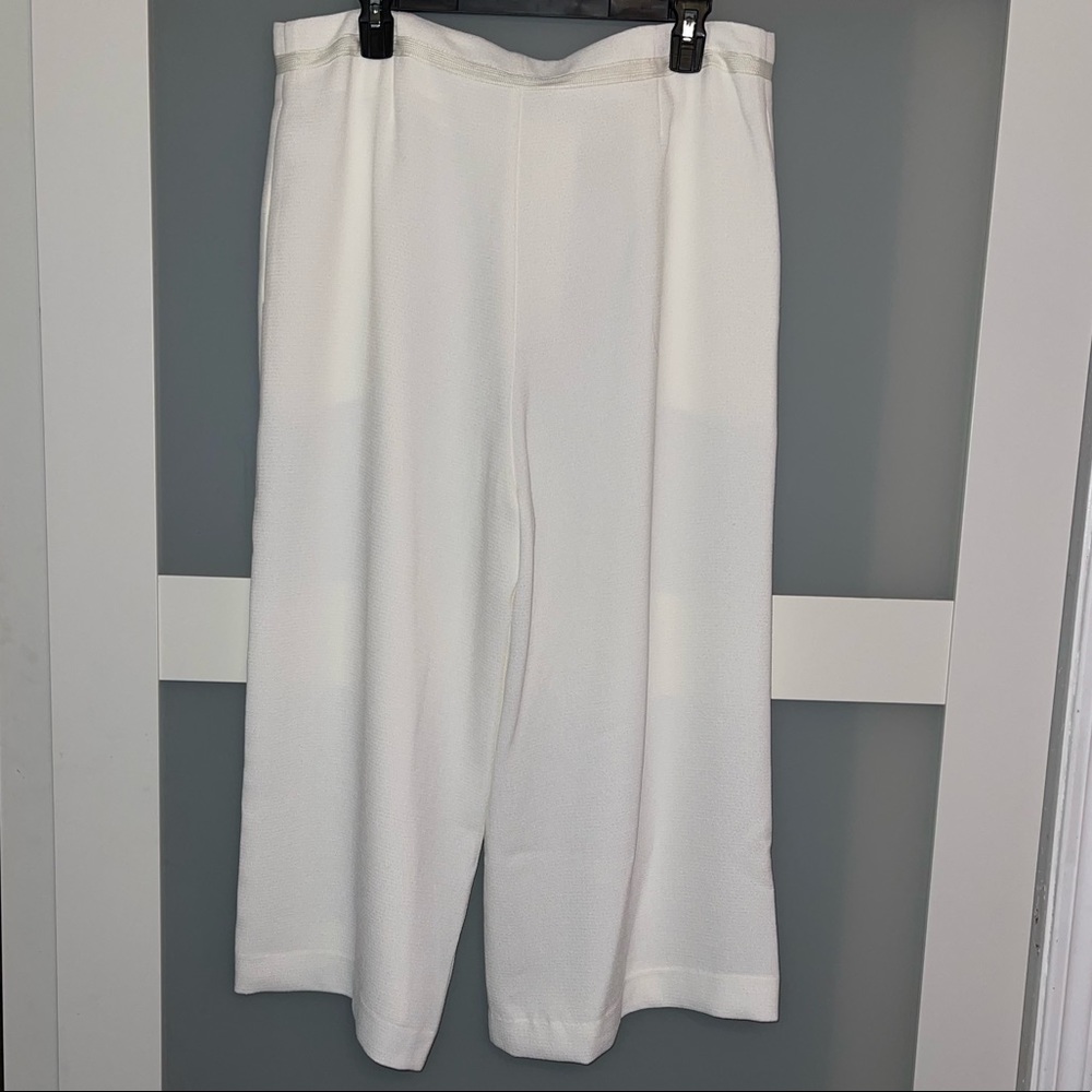 The Limited Ivory Color Cropped Pants Size 6